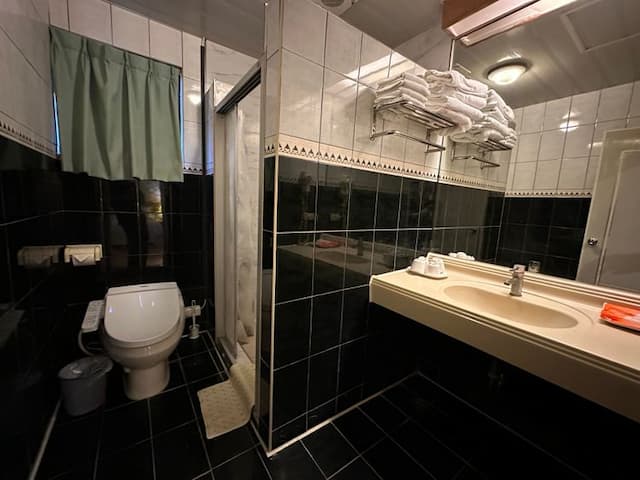 高雄文賓大飯店-駁二館-標準四人房-6