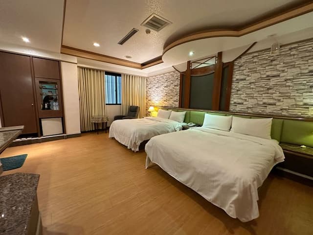 高雄文賓大飯店-駁二館-標準四人房-1