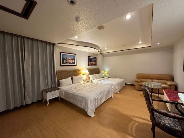 高雄文賓大飯店-駁二館-豪華四人房-1