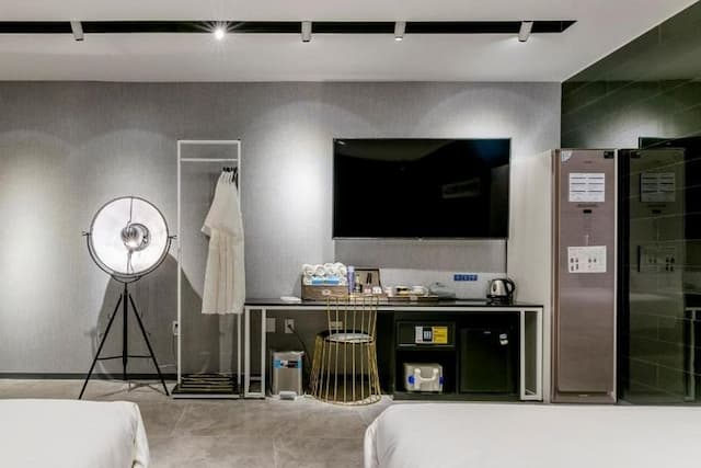 Busan Air Sky Hotel-Large Twin Room-4