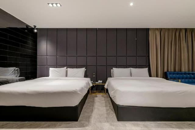 Busan Air Sky Hotel-Large Twin Room-2