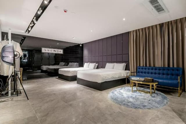 Busan Air Sky Hotel-Large Twin Room-1