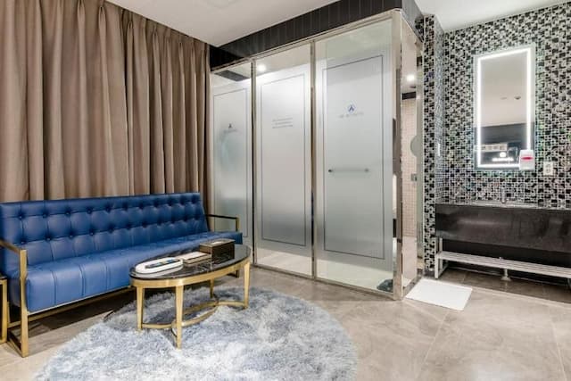 Busan Air Sky Hotel-Large Twin Room-5