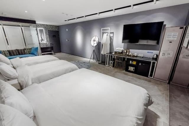 Busan Air Sky Hotel-Classic Triple Room-3