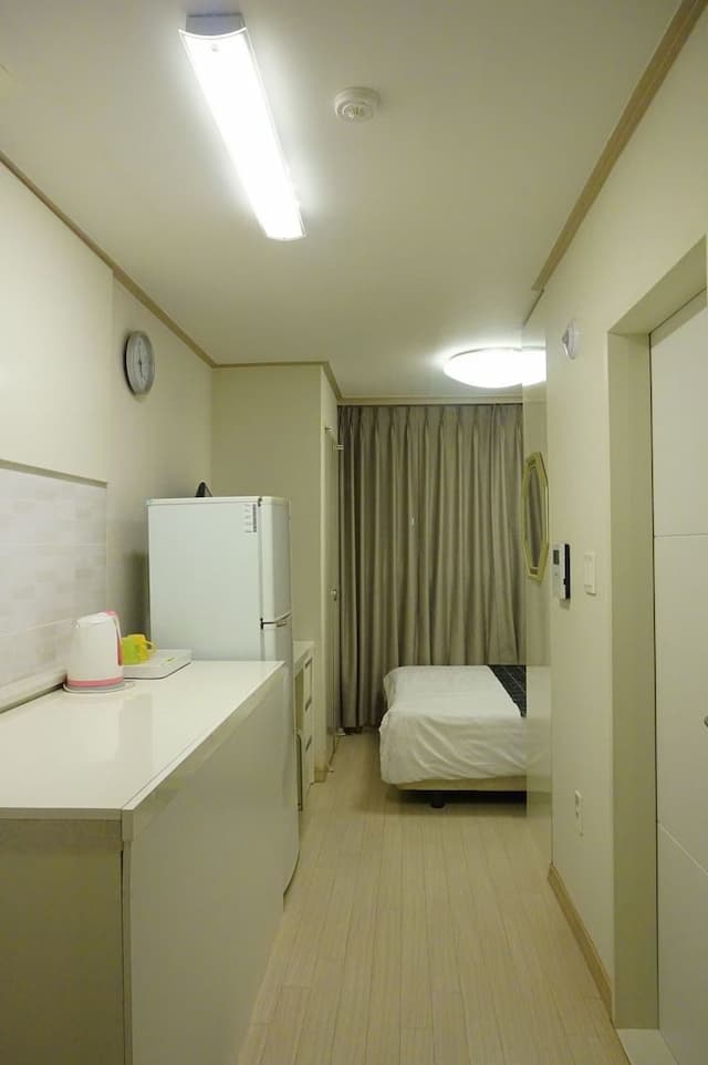 Staywell Hotel-Economy Double Room-4