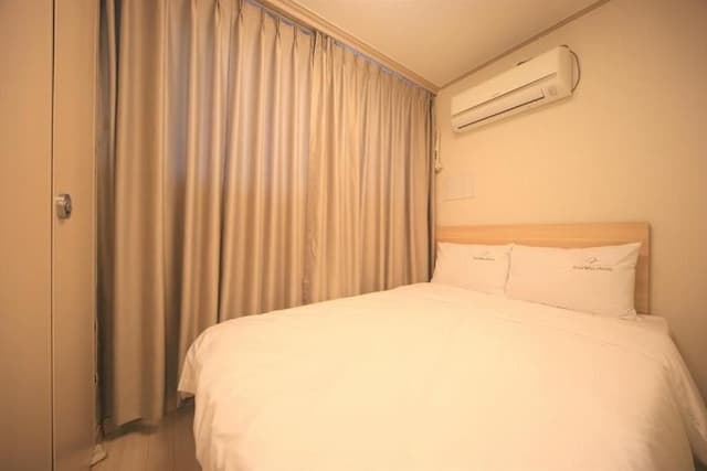 Staywell Hotel-Economy Double Room-1