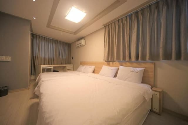 Staywell Hotel-Family Double Room-3