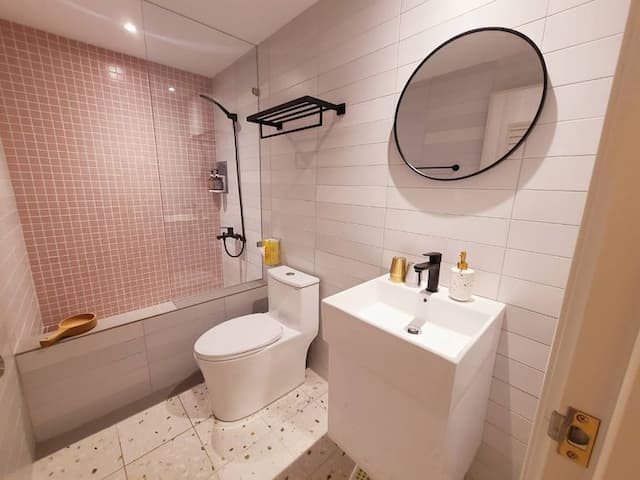 Sleep Inn along Senman Island-Orange Bubble Quadruple Room-4