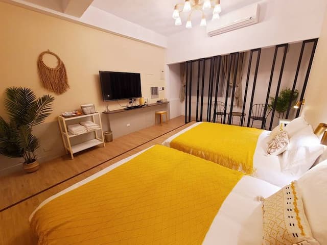 Sleep Inn along Senman Island-Orange Bubble Quadruple Room-3