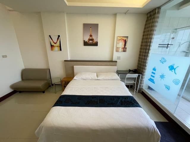 書桌.椅.小沙發.光纖寬頻500M超高速WIFI