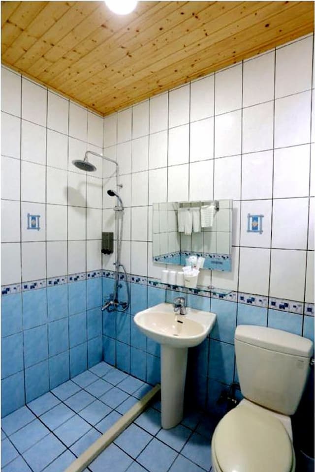 Oak Garden Hostel-Quad room-6