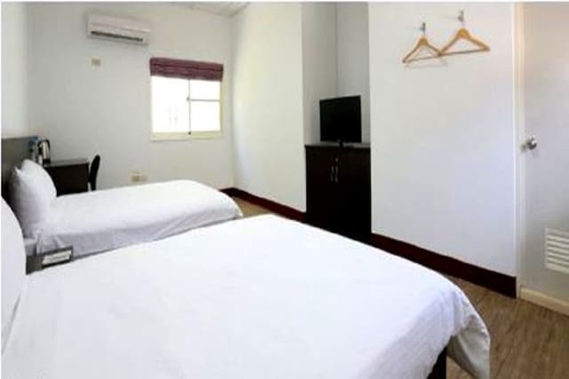Oak Garden Hostel-Quad room-5