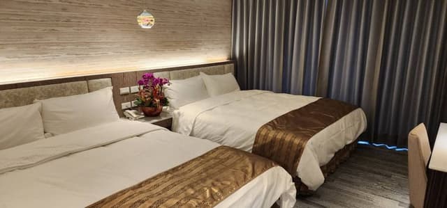 Shuian lakeside Hotel II-Elegant Deluxe Quadruple Suite-1