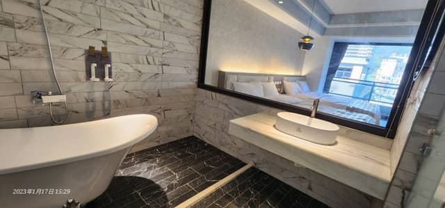 Shuian lakeside Hotel II-Elegant Deluxe Quadruple Suite-9