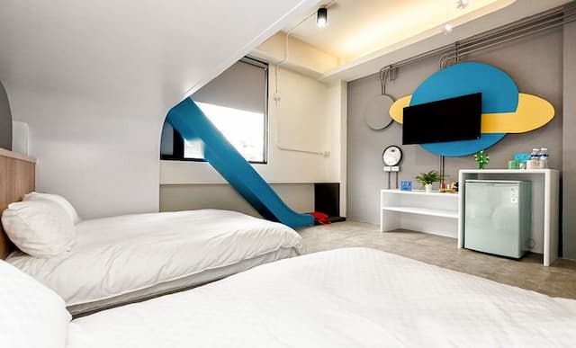 23here親子民宿｜溜滑梯&戲水池｜電梯&車站｜兒童電動車-太空旅程四人房-4