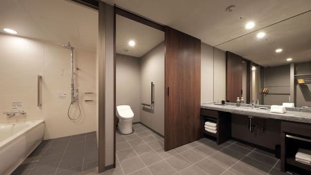 〇Universal twin bathroom