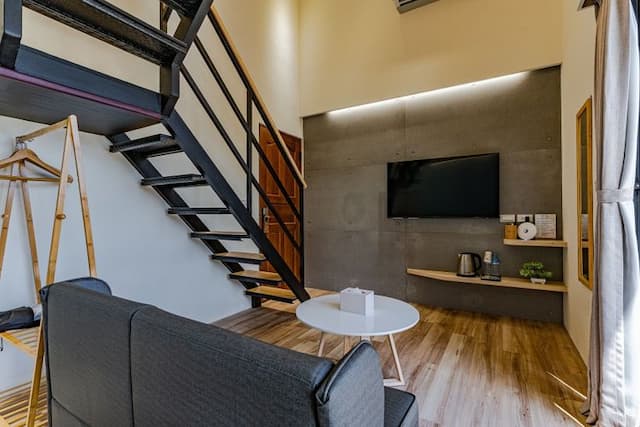 花蓮和束町民宿-花蓮和束町《日光》-鄉村景陽台閣樓雙人房-1