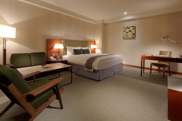 台中港酒店 l  三井Outlet開車8分鐘-角隅套房--含早餐-1