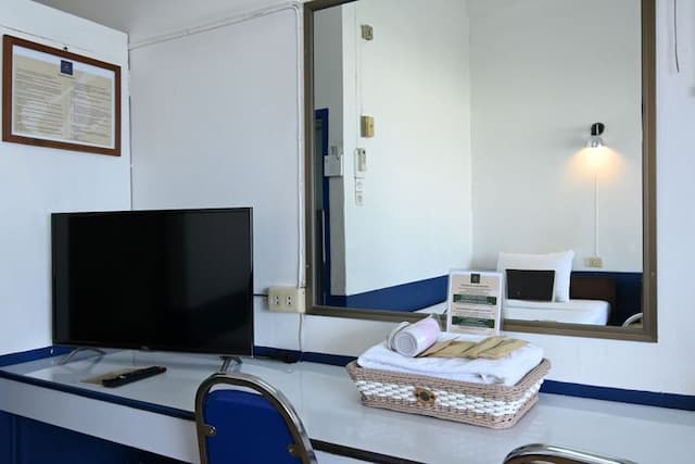 The Krungkasem Srikrung Hotel (SHA Extra Plus)-Twin Deluxe Room with Shower (Room with breakfast)-4