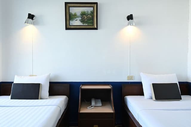 The Krungkasem Srikrung Hotel (SHA Extra Plus)-Twin Deluxe Room with Shower (Room with breakfast)-2