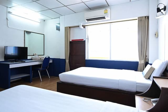 The Krungkasem Srikrung Hotel (SHA Extra Plus)-Twin Deluxe Room with Bathtub (Room with breakfast)-4