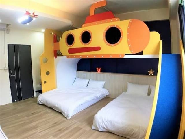 23here親子民宿｜溜滑梯&戲水池｜電梯&車站｜兒童電動車-探索潛艇四人房-3