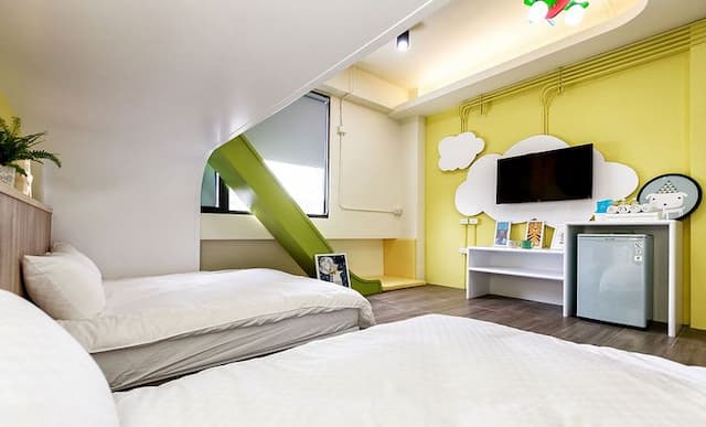 23here親子民宿｜溜滑梯&戲水池｜電梯&車站｜兒童電動車-飛機翱翔四人房-3