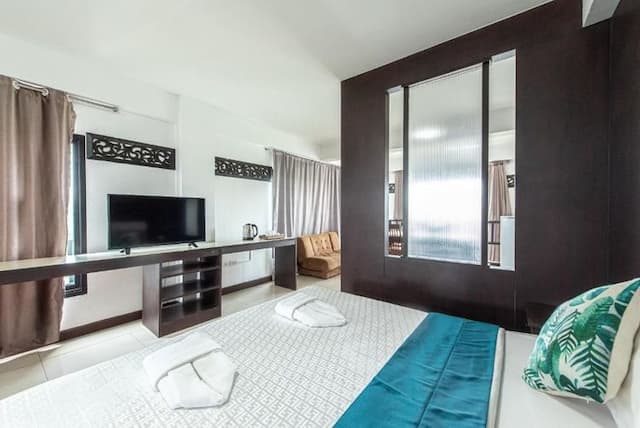 The Wing Design Hotel-Deluxe Room (Room with breakfast)-2