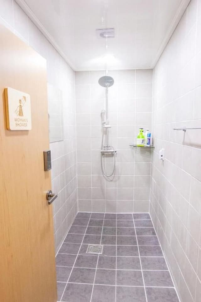 Cocoa Guesthouse-Family room with private shower-4