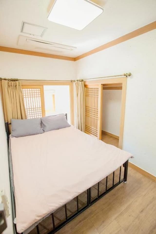 Cocoa Guesthouse-Double Room with Private Shower-3