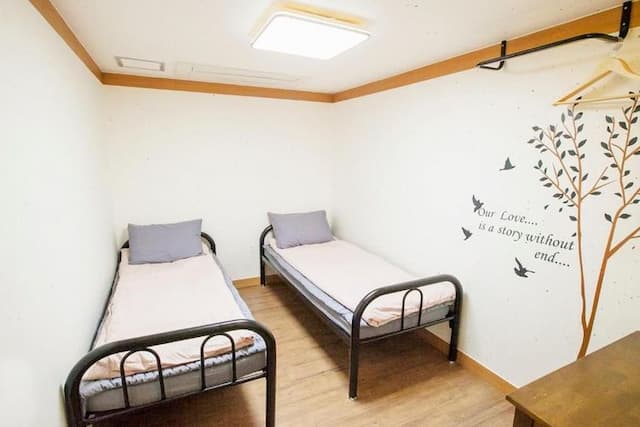 Cocoa Guesthouse-Twin Room-4