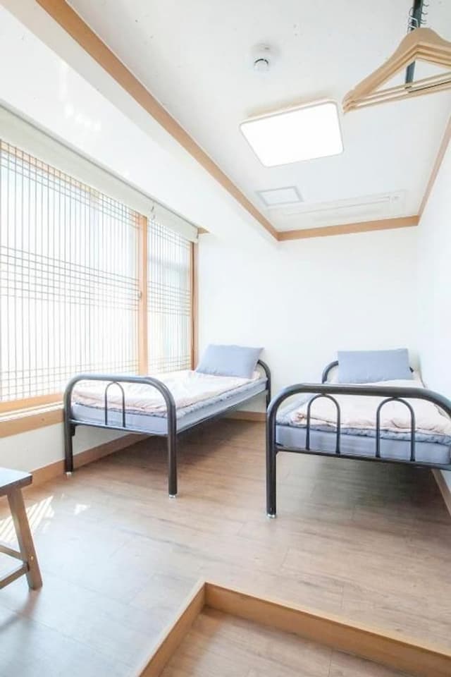 Cocoa Guesthouse-Twin Room-3