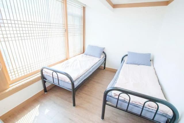 Cocoa Guesthouse-Twin Room-1