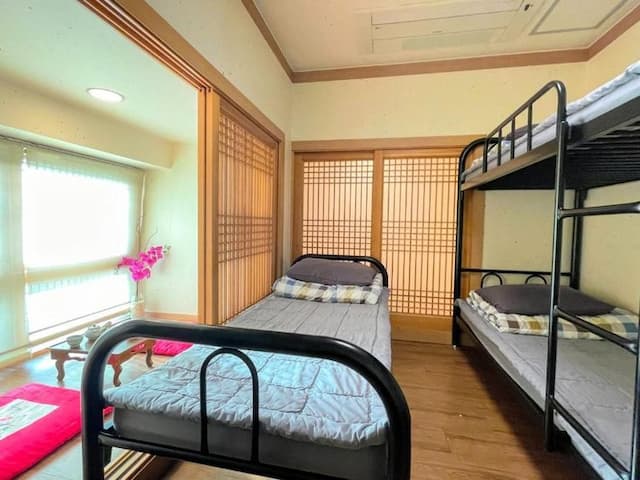 Cocoa Guesthouse-Triple Room-3
