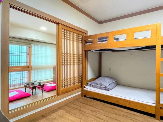 Cocoa Guesthouse-Quadruple Room-1