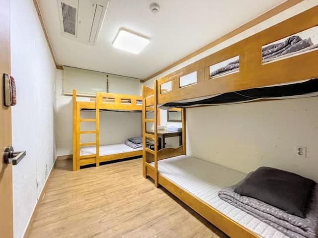 Cocoa Guesthouse-Quadruple Room with Private Bathroom-3