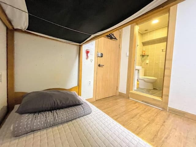 Cocoa Guesthouse-Quadruple Room with Private Bathroom-2