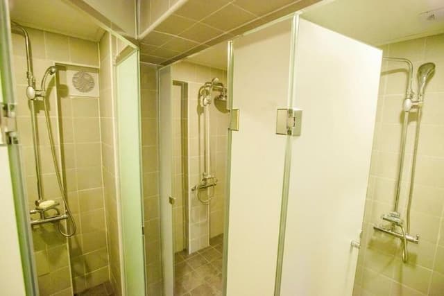 Cocoa Guesthouse-Quadruple Room with Private Bathroom-7