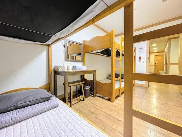 Cocoa Guesthouse-Quadruple Room with Private Bathroom-1