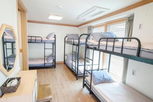 Cocoa Guesthouse-Bed in 6-Bed Female Dormitory Room-3