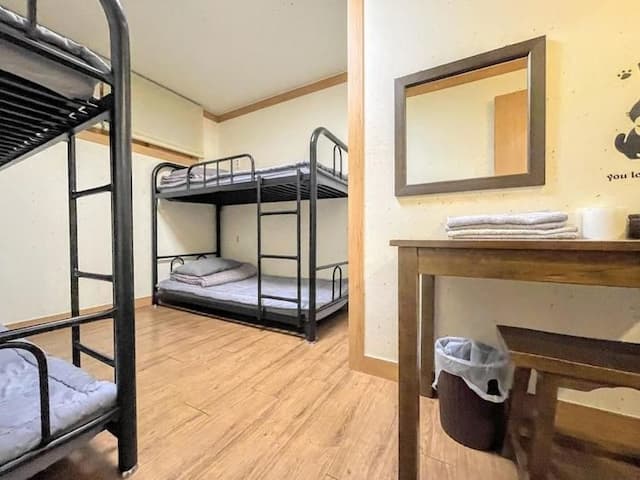 Cocoa Guesthouse-Bed in 4-Bed Female Dormitory Room-2