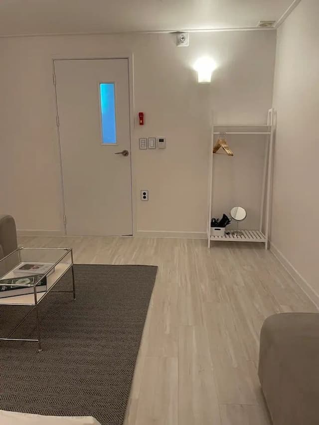 Stay Here-StayHere (C-7) [Gwangan] Gwangalli Beach 5 minutes away [Beam Projector]-4