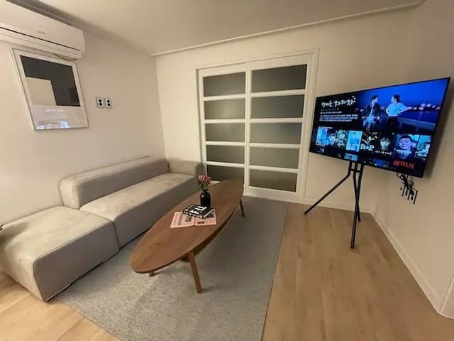 Stay Here-StayHere (A-5) [Gwangan] 5 minutes from Gwangalli Beach [Beam Projector ,55 "TV]-2