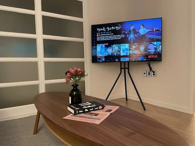 Stay Here-StayHere (A-5) [Gwangan] 5 minutes from Gwangalli Beach [Beam Projector ,55 "TV]-3