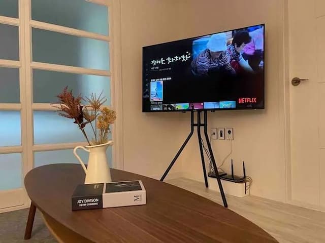 Stay Here-StayHere (B-5) [Gwangan] 5 minutes from Gwangalli Beach [Beam Projector ,55 "TV]-4