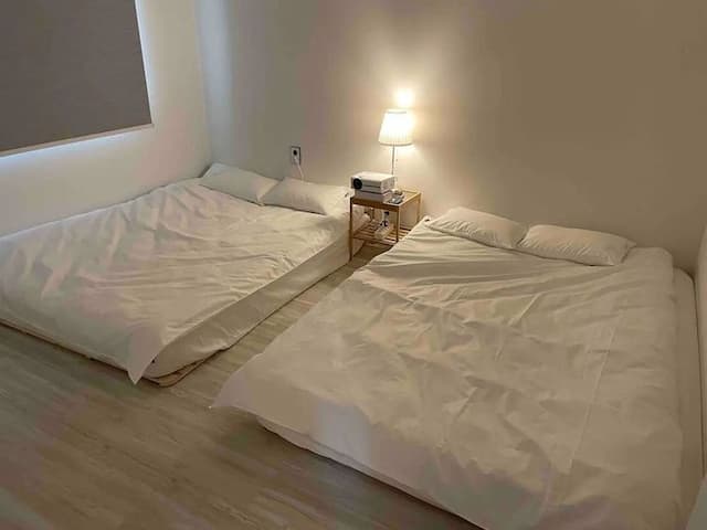 Stay Here-StayHere (B-5) [Gwangan] 5 minutes from Gwangalli Beach [Beam Projector ,55 "TV]-2