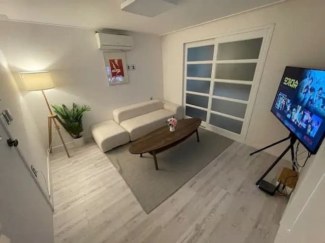 Stay Here-StayHere (C-5) [Gwangan] 5 minutes from Gwangalli Beach [Beam Projector ,55 "TV]-2