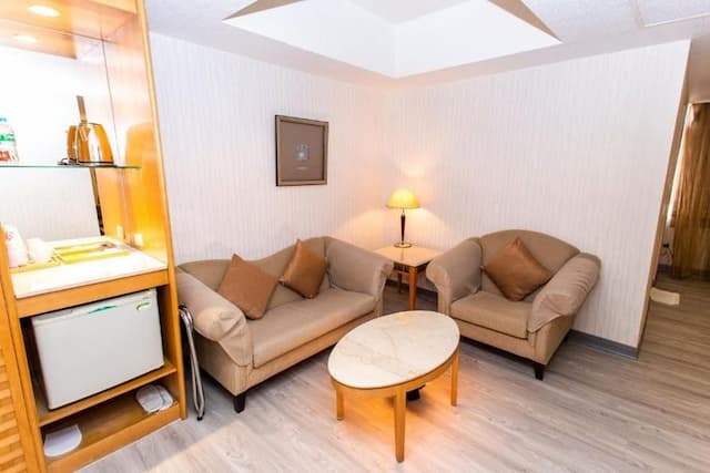 雅迪商務旅館-豪華雙人房-6