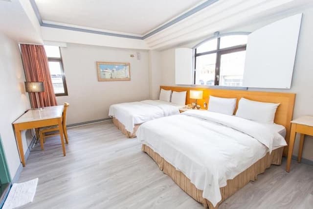 雅迪商務旅館-豪華四人房-2