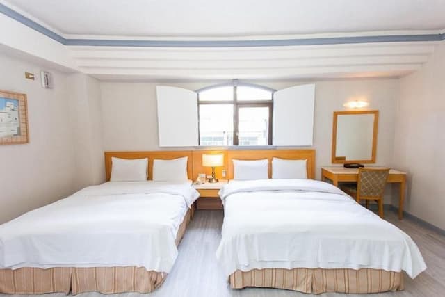 雅迪商務旅館-豪華四人房-3